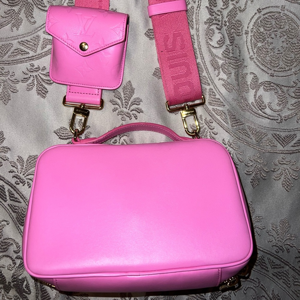 Louis Vuitton - Rose Utility Handbag/Crossbody - Picture 15 of 17